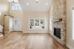 3746 Crest Ridge Ct, Eau Claire, WI 54701 - Photo 5