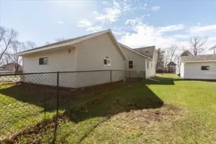 1621 2nd Ave, Menomonie, WI 54751 - Photo 5