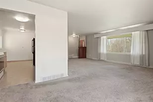 827 Park Ridge Dr, Eau Claire, WI 54703 - Photo 5