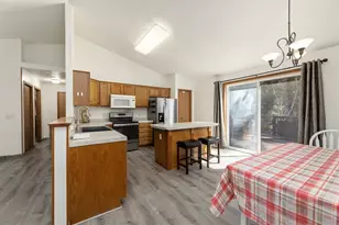 301 Lincolnwood Dr, Black River Falls, WI 54615 - Photo 9