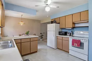 3147 Leslie Ln, Eau Claire, WI 54703 - Photo 9