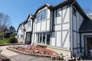 10953 Westview Ln, Mequon, WI 53092 - Photo 3