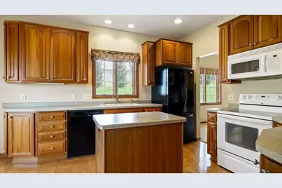 4112 Mill Run Court, Eau Claire, WI 54703 - Photo 5