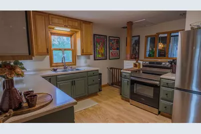 718 Maple Street, Chippewa Falls, WI 54729 - Photo 17
