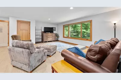 642 S 57th Avenue, Eau Claire, WI 54703 - Photo 7