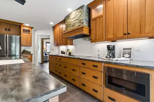 3615 Wintergreen Ct, Eau Claire, WI 54701 - Photo 9