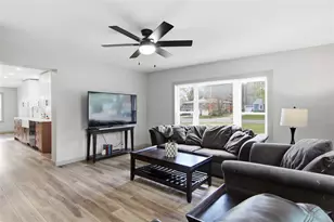 2210 Vine St, Eau Claire, WI 54703 - Photo 3