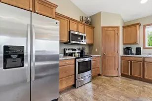1305 Whistling Straits Ct, Altoona, WI 54720 - Photo 9
