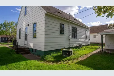 708 Marshall Street, Eau Claire, WI 54703 - Photo 9