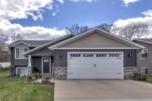 896 Glacier Dr, Altoona, WI 54720 - Photo 1