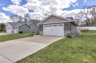 896 Glacier Dr, Altoona, WI 54720 - Photo 45