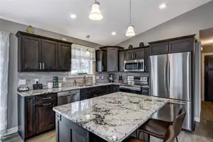 896 Glacier Dr, Altoona, WI 54720 - Photo 5