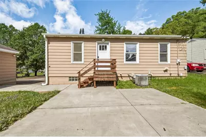 1021 Essex Street, Eau Claire, WI 54703 - Photo 3