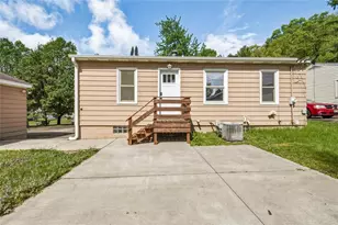1021 Essex St, Eau Claire, WI 54703 - Photo 3