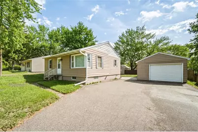 1021 Essex Street, Eau Claire, WI 54703 - Photo 7