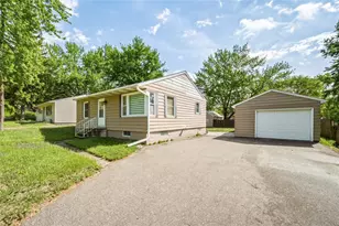 1021 Essex St, Eau Claire, WI 54703 - Photo 7