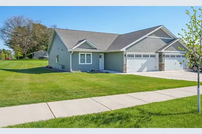 938 Jeffers Ridge, Eau Claire, WI 54703 - Photo 1