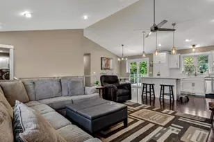 695 Autumn Dr, Altoona, WI 54720 - Photo 9