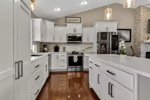 695 Autumn Dr, Altoona, WI 54720 - Photo 11
