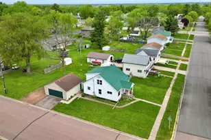 221 S Division St, Loyal, WI 54446 - Photo 35