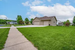 1930 Sloan St, Eau Claire, WI 54703 - Photo 5