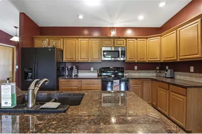 721 Elm Avenue, Menomonie, WI 54751 - Photo 5