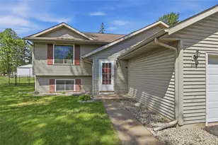 2518 Pine View Rd, Eau Claire, WI 54703 - Photo 3