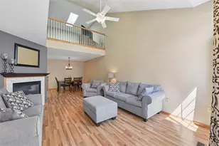 2335 Oakridge Cir, Hudson, WI 54016 - Photo 3