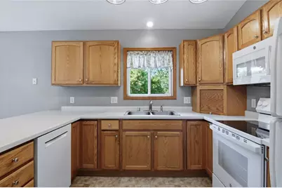 2910 W Frank Street, Eau Claire, WI 54703 - Photo 11