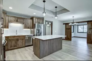 705 Sequoia Dr, Altoona, WI 54720 - Photo 3