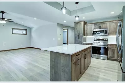 705 Sequoia Drive, Altoona, WI 54720 - Photo 5