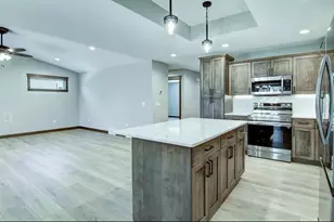 705 Sequoia Dr, Altoona, WI 54720 - Photo 5
