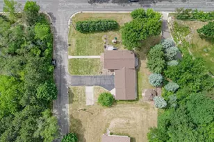 2204 Hillside Dr, Eau Claire, WI 54703 - Photo 41