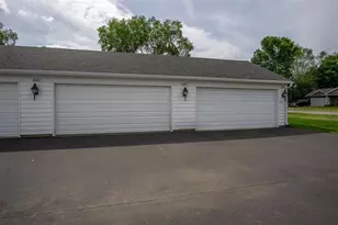 2125 Providence Ct, Eau Claire, WI 54703 - Photo 5