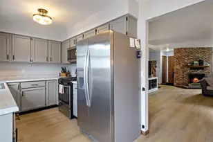 2125 Providence Ct, Eau Claire, WI 54703 - Photo 7