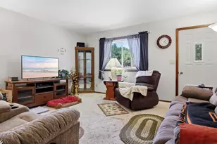 3201 Lotus St, Eau Claire, WI 54703 - Photo 3