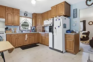 3201 Lotus St, Eau Claire, WI 54703 - Photo 7