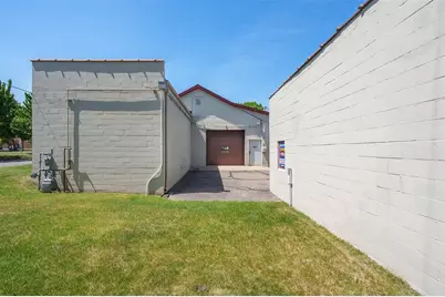 33 E Willow Street, Chippewa Falls, WI 54729 - Photo 5