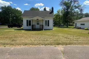 301 Cliff St, Chippewa Falls, WI 54729 - Photo 1