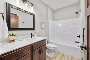 1197 Craven Ct, Eau Claire, WI 54703 - Photo 11