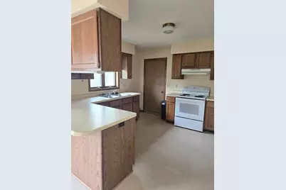 816-818 Dorbe Street #1-2, Eau Claire, WI 54701 - Photo 5
