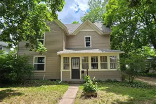 914 6th Ave, Menomonie, WI 54751 - Photo 1