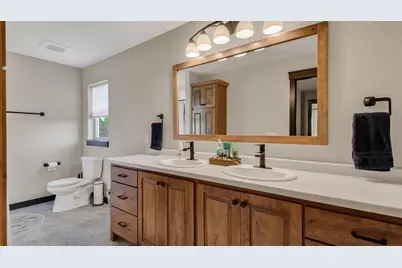 4020 John Hart Place, Eau Claire, WI 54703 - Photo 17