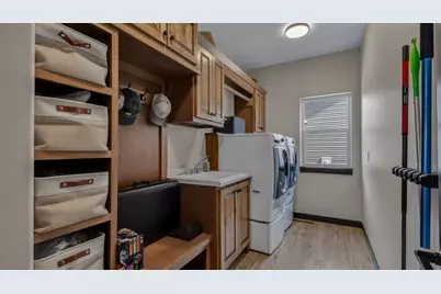 4020 John Hart Place, Eau Claire, WI 54703 - Photo 13