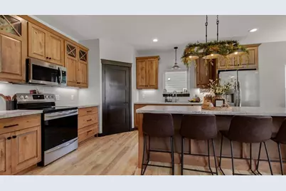 4020 John Hart Place, Eau Claire, WI 54703 - Photo 9