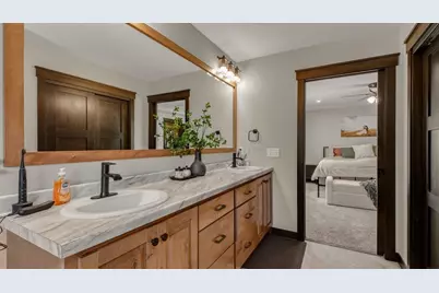 4020 John Hart Place, Eau Claire, WI 54703 - Photo 23