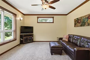 1347 Howard Dr, Eau Claire, WI 54701 - Photo 9