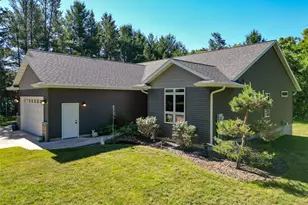 1347 Howard Dr, Eau Claire, WI 54701 - Photo 3