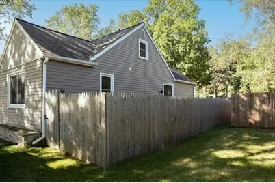 861 Hopwood Avenue, Menomonie, WI 54751 - Photo 5