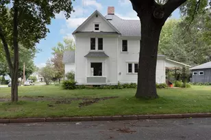 520 12th St, Menomonie, WI 54751 - Photo 3